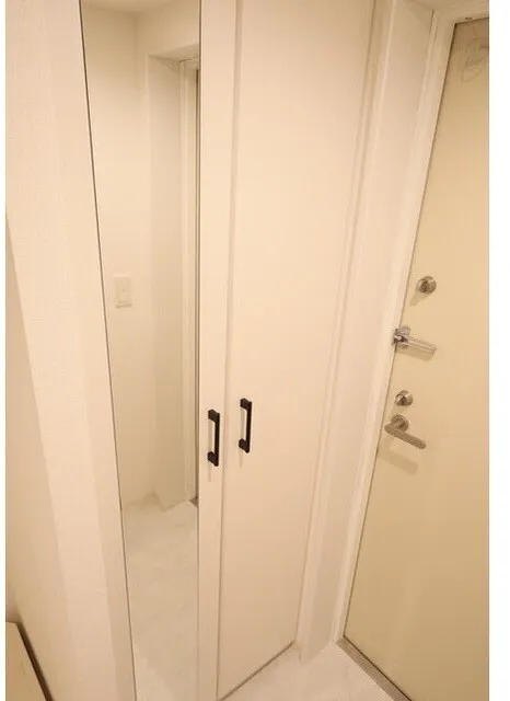 Glorio Shelter Ikebukuro V - Interior - ["Wood", "Door", "Door handle"]