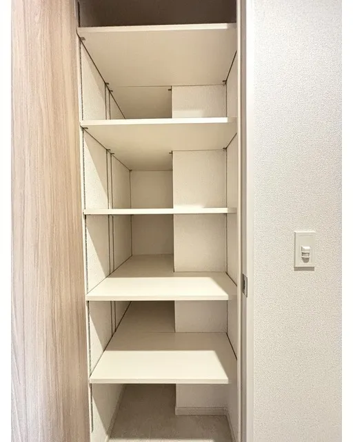 Due Hikifune II - Interior - ["Wood", "Shelving", "Shelf"]