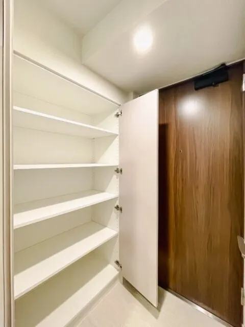 Royal Parks Ariake - Interior - ["Flooring", "Wood", "Floor"]
