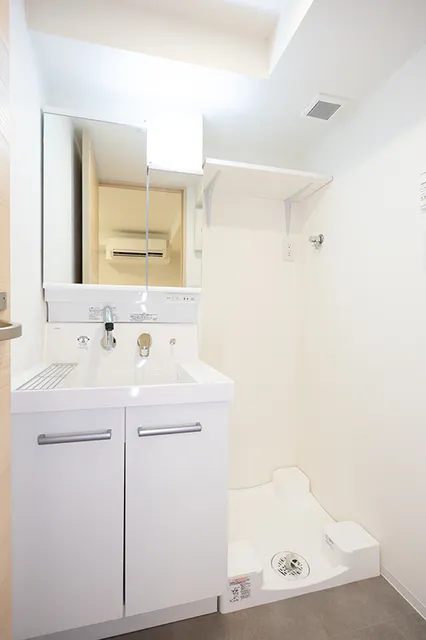 Casa Felice Jiyugaoka - Interior - ["Plumbing fixture", "Flooring", "Bathroom Sink"]