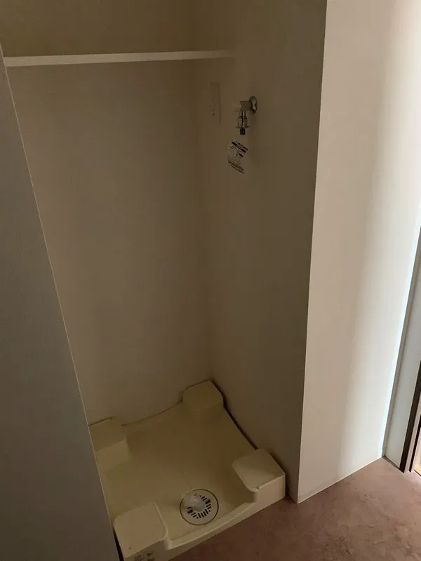 Reterrace Oshima - Interior - ["Flooring", "Floor", "Plumbing fixture"]