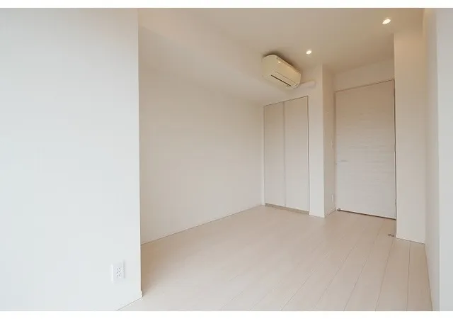 Comforia Shinjuku East Side Tower - Interior - ["Flooring", "Floor", "Ceiling"]