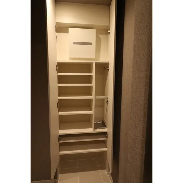 Comforia Monzennakacho South - Interior - ["Shelf", "Furniture", "Cupboard"]