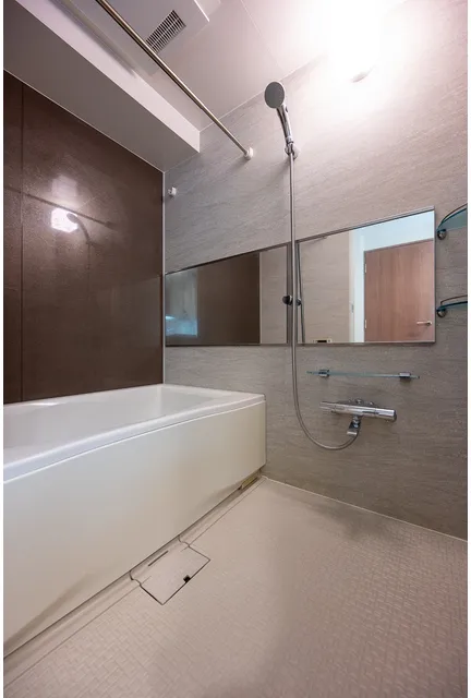 Comforia Ikebukuro DEUX - Interior - ["Building", "Plumbing fixture", "Shower head"]
