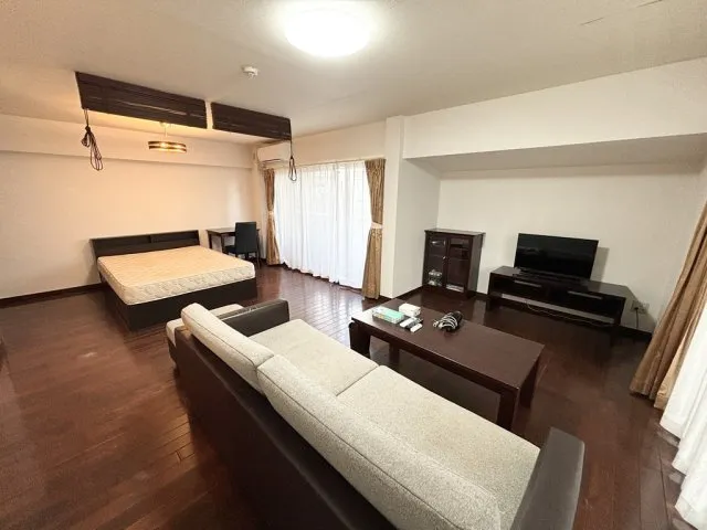 Floris Aurantium 3 - Interior - ["Furniture", "Flooring", "Interior design"]