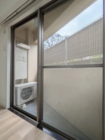 Beljure Takanawa - Interior - ["Mesh", "Composite material", "Glass"]