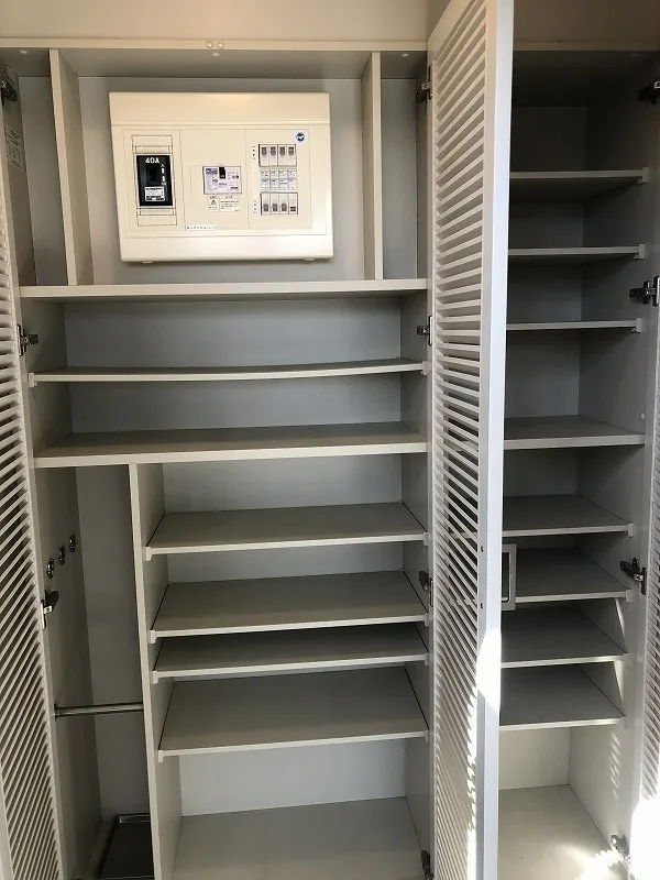 GRAND VAN FRESTALA Toyocho - Interior - ["Shelving", "Shelf", "Closet"]