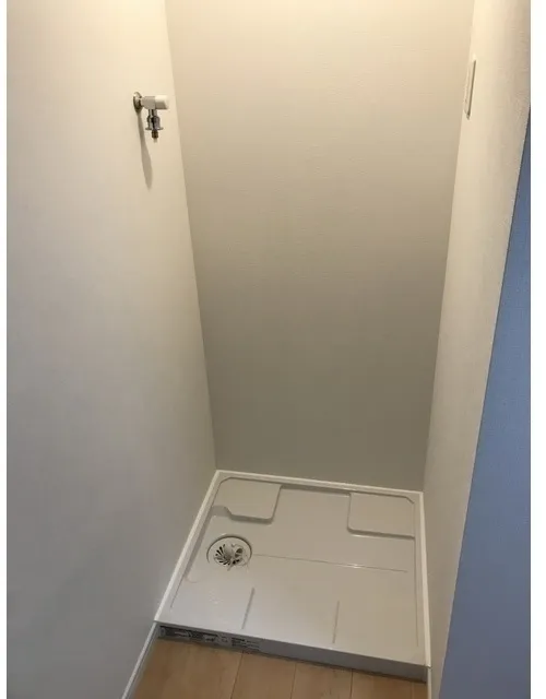 Abitation - Interior - ["Floor", "Grey", "Tile"]