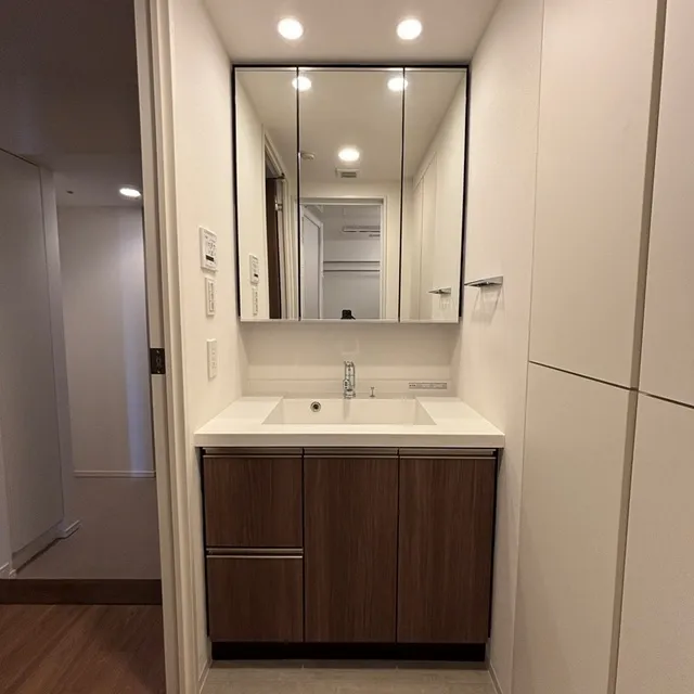 Park Axis Shinagawa Tennozu Isle - Interior - ["Flooring", "Floor", "Interior design"]