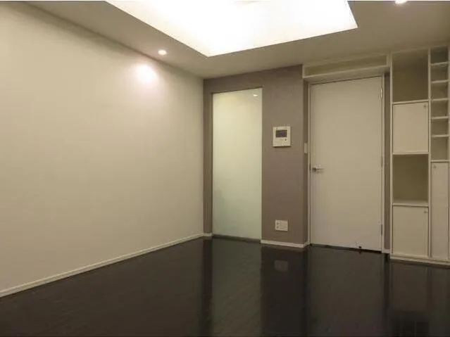 Primal Shinjuku Wakamatsucho - Interior - ["Door", "Fixture", "Flooring"]