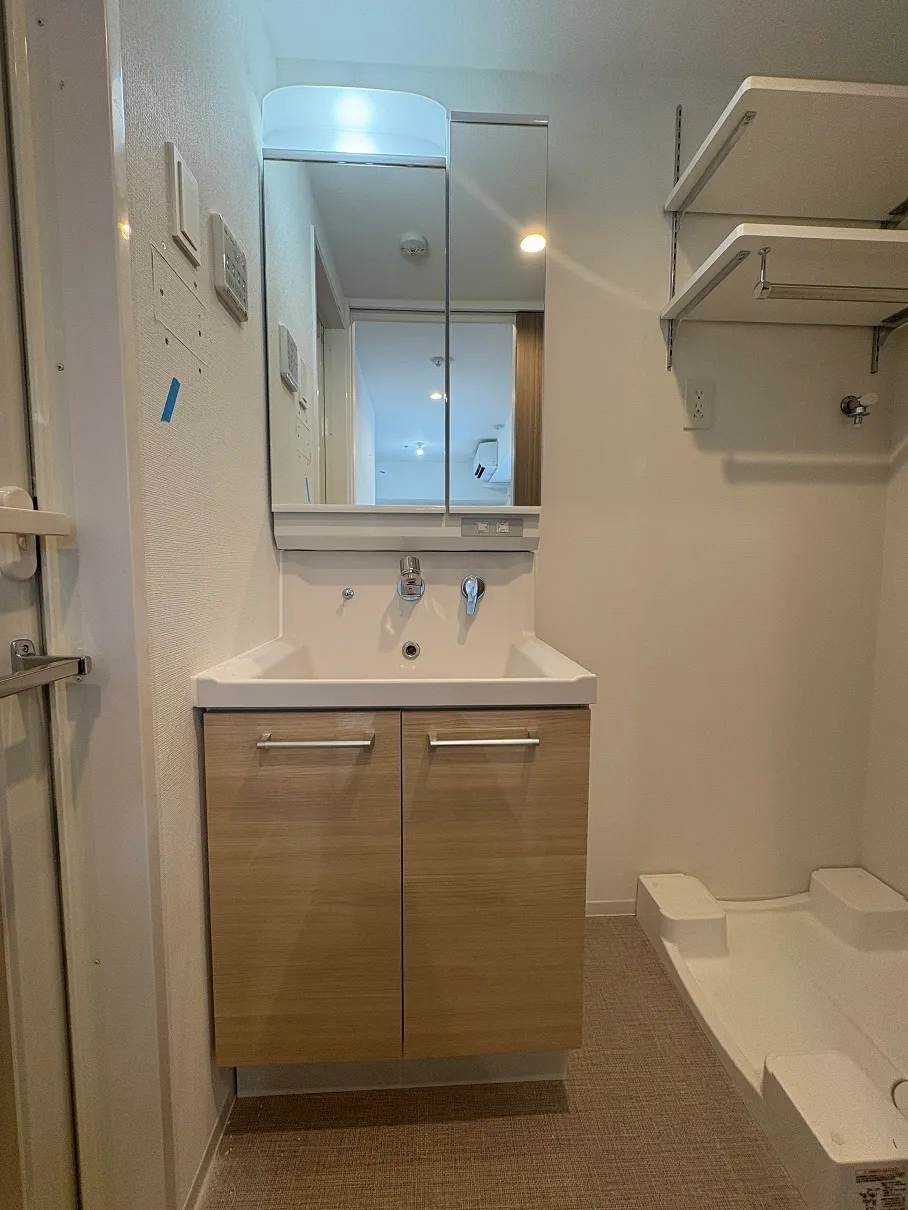 Gran Casa Sumiyoshi III - Interior - ["Bathroom Sink", "Flooring", "Floor"]