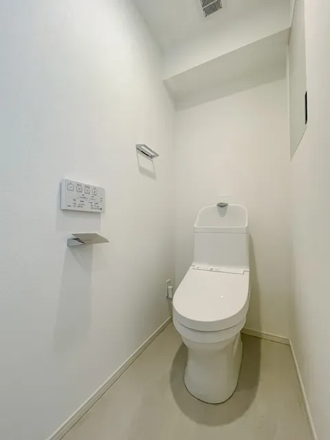 Park Axis Bunkyo Hongo - Interior - ["Toilet seat", "Toilet", "Flooring"]