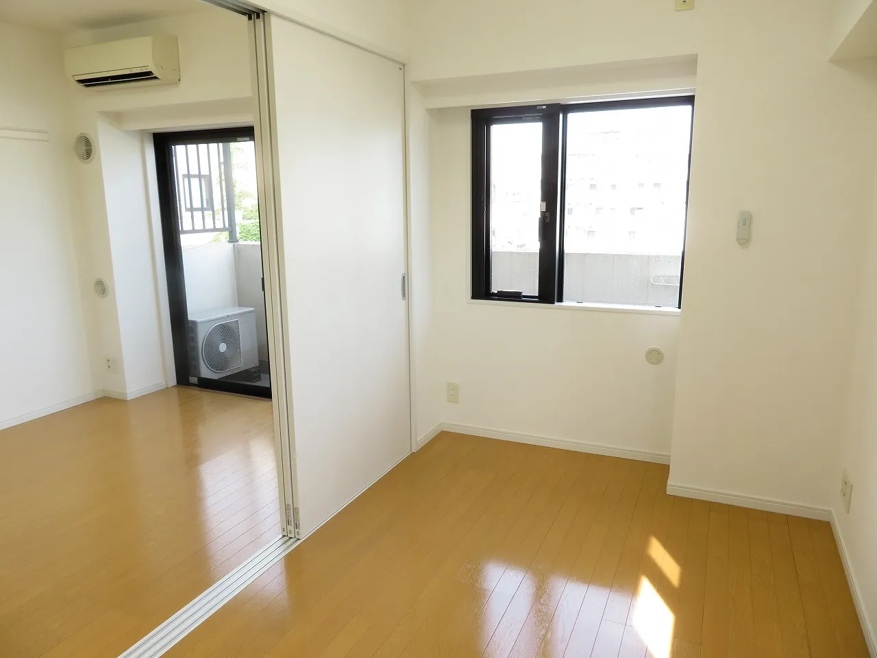 Prospect Monzennakacho - Interior - ["Window", "Fixture", "Wood"]