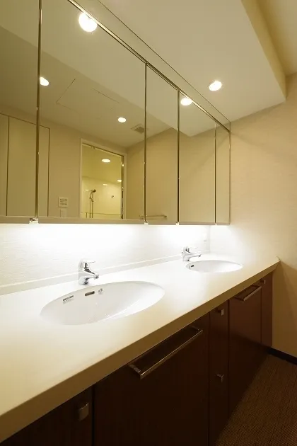 La Tour Shiodome - Interior - ["Bathroom Sink", "Interior design", "Wall"]