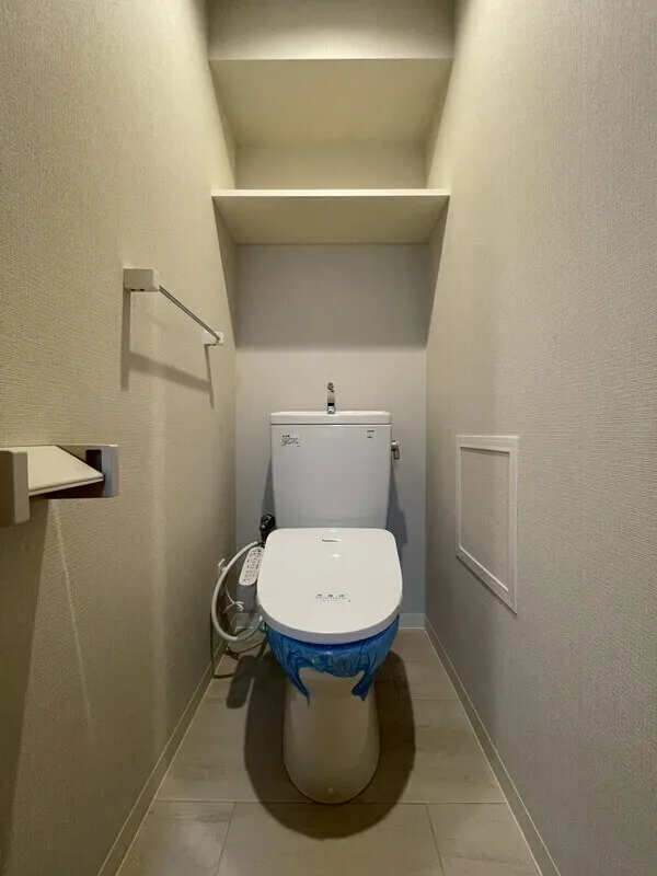 Canvas Itabashi - Interior - ["Toilet seat", "Toilet", "Flooring"]