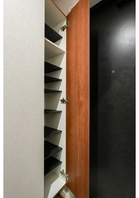 Well Square Hatagaya - Interior - ["Wood", "Shelving", "Shelf"]