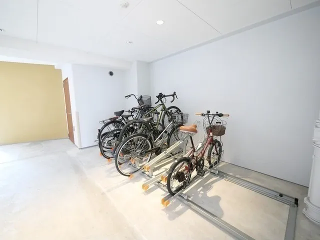 Demes Kuramae - Exterior - ["Flooring", "Floor", "Bicycle frame"]