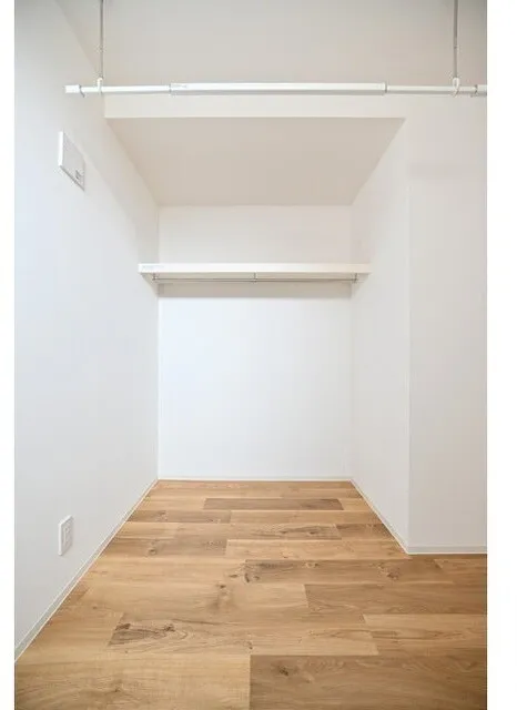 False Class Takadanobaba - Interior - ["Flooring", "Wood", "Floor"]