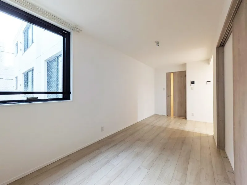 HJ Crown II - Interior - ["Wood", "Flooring", "Floor"]