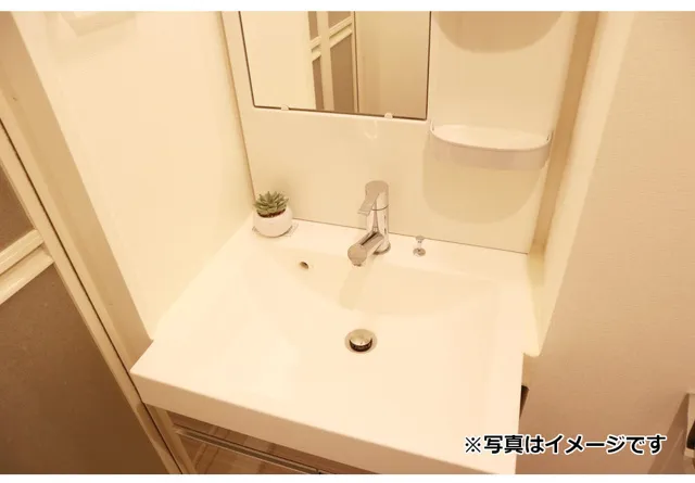 Crevista Ikebukuro West - Interior - ["Flooring", "Bathroom Sink", "Floor"]