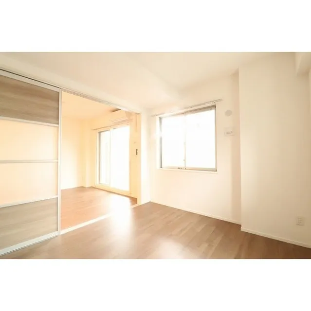 Astoria - Interior - ["Property", "Building", "Window"]
