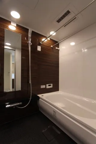 Millennium Garden Court - Interior - ["Bathtub", "Plumbing fixture", "Building"]