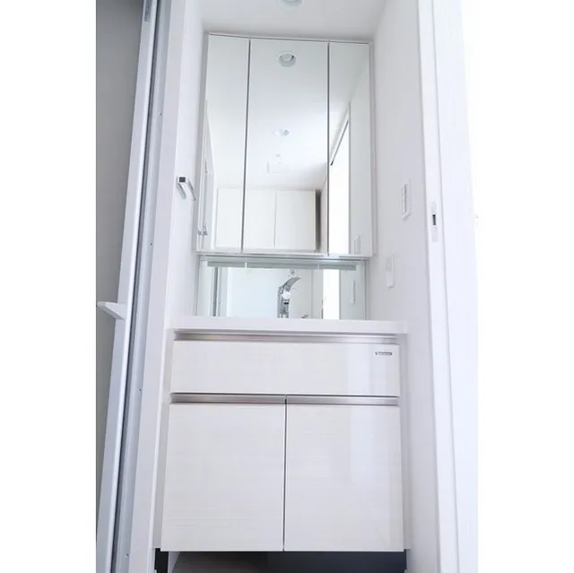 Dimus Ueno Okachimachi - Interior - ["Cabinetry", "Furniture", "Door"]