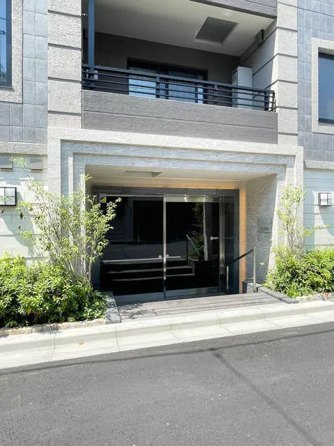 La Perla Ichigaya-Sadoharacho - Exterior - ["Plant", "Building", "Window"]