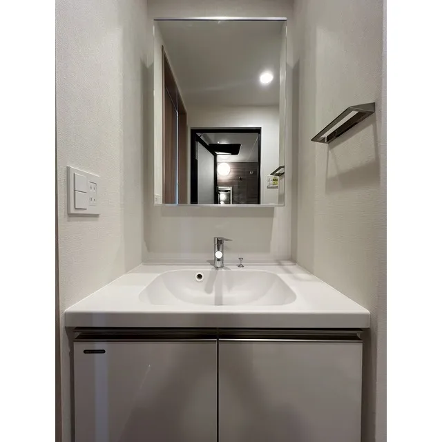 Well Square Nishi Kamata - Interior - ["Tap", "Bathroom cabinet", "Plumbing fixture"]