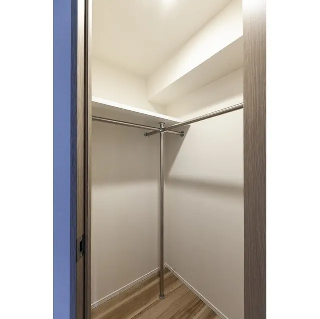 Doue Tsukishima II - Interior - ["Flooring", "Wood", "Floor"]