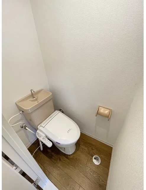 YMT Place I - Interior - ["Toilet seat", "Toilet", "Plumbing fixture"]