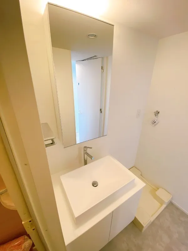 Miraize Nakano Eharacho Residence - Interior - ["Plumbing fixture", "Flooring", "Bathroom Sink"]