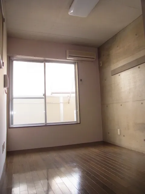 Safe 17 - Interior - ["Flooring", "Wood", "Floor"]
