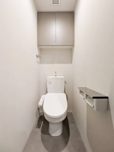 Gracia Fit Sangenjaya - Interior - ["Toilet seat", "Toilet", "Plumbing fixture"]