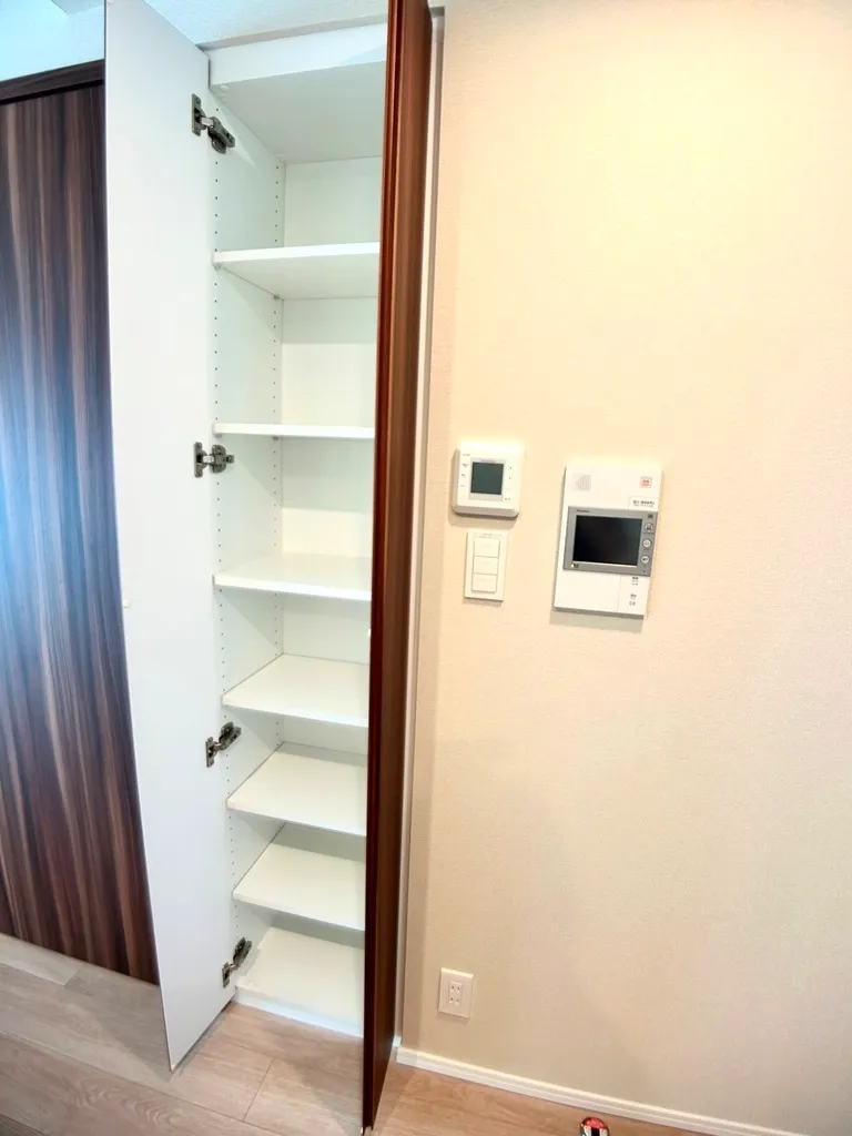 Itabashi Honmachi Station Residence - Interior - ["Fixture", "Cabinetry", "Door"]