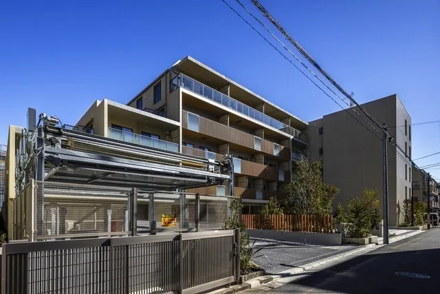 Milene Takinogawa - Exterior - ["Urban design", "Composite material", "Apartment"]