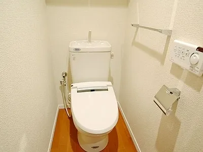 Premier Knotty Yutenji - Interior - ["Toilet", "Toilet seat", "Bathroom"]