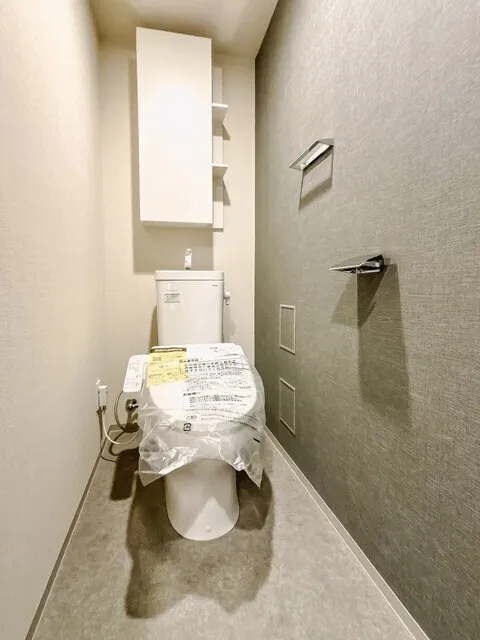 Royal Parks Ariake - Interior - ["Toilet seat", "Toilet", "Flooring"]