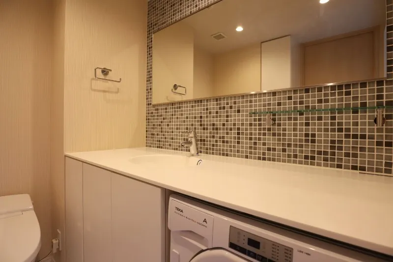 Castalia Togoshi - Interior - ["Interior design", "Flooring", "Bathroom cabinet"]