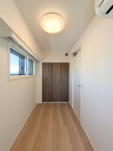 Comforia Liv Hirai MUTIO - Interior - ["Flooring", "Interior design", "Floor"]