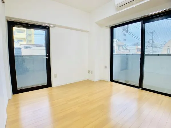 La Flats - Interior - ["Property", "Room", "Floor"]