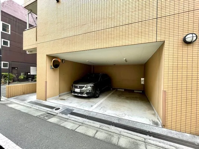Residia Ryogoku - Other - ["Automotive parking light", "Tire", "Car"]