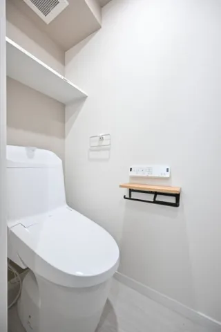 ES-Grande Higashinakano - Interior - ["Toilet seat", "Toilet", "Flooring"]