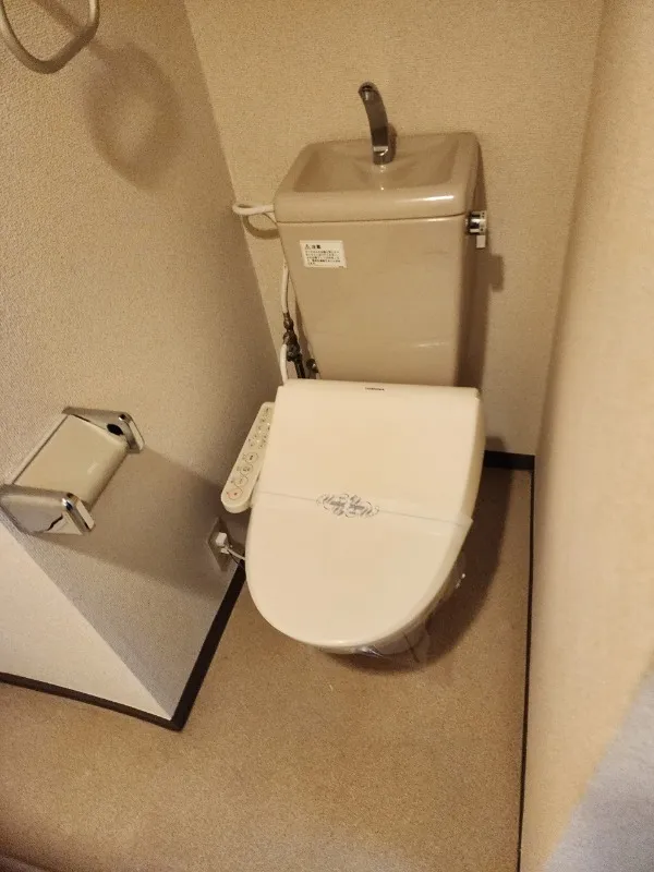 Plaire Kanda Sakumacho - Interior - ["Toilet seat", "Toilet", "Plumbing fixture"]