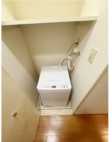 Maison De Ville Takanawa - Interior - ["Washing machine", "Major appliance", "Flooring"]