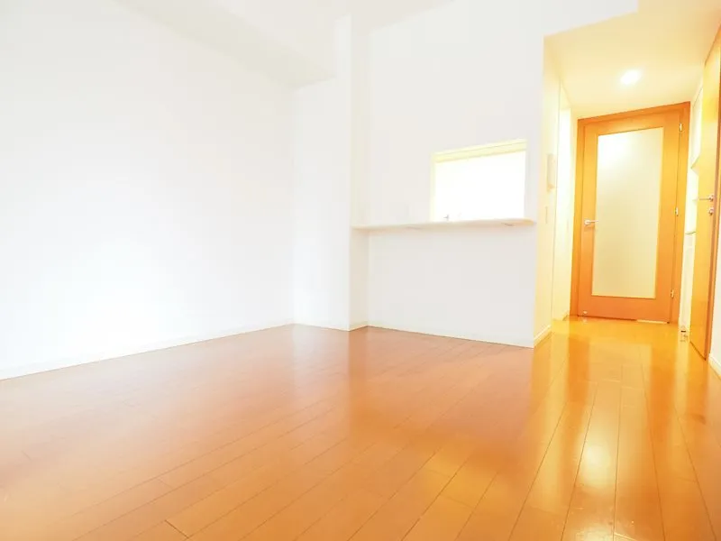 Residia Bunkyo Sengoku 2 - Interior - ["Fixture", "Wood", "Amber"]
