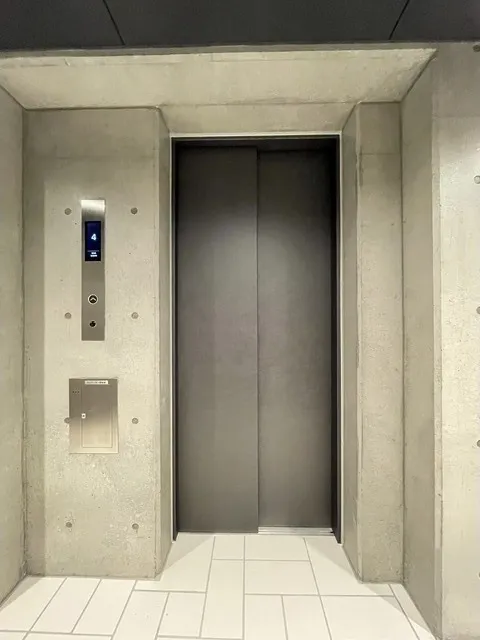 Well Square Nishioi - Exterior - ["Elevator", "Grey", "Silver"]