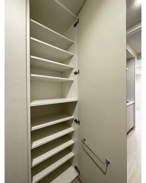 Daffitto Kinshicho - Interior - ["Wood", "Flooring", "Interior design"]