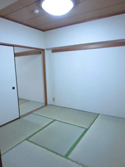 Hongo Ikizaka Heights - Interior - ["Fixture", "Wood", "Rectangle"]