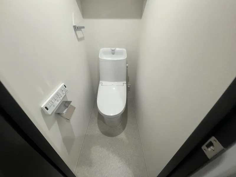 ALATO Morishita II - Interior - ["Toilet seat", "Toilet", "Flooring"]